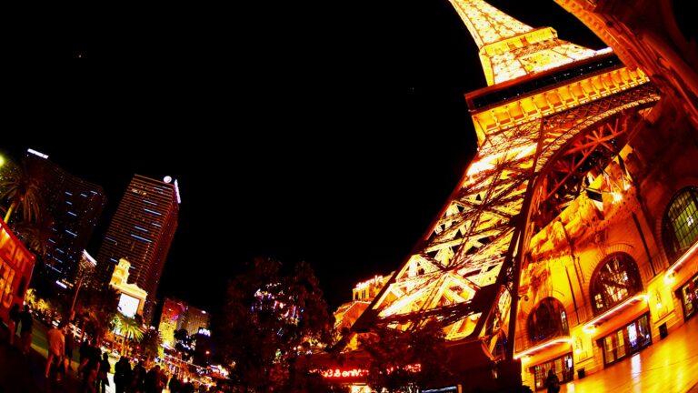 Eiffel-Tower-Paris-Las-Vegas-Hotel